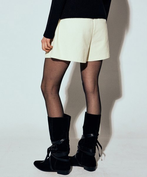 NICK&NICOLE(ニックアンドニコール)の「BERMUDA CORDUROY SHORT PANTS_CREAM BEIGE(その他パンツ・レディース・その他・LARGE/MEDIUM/SMALL)」の3枚目の写真