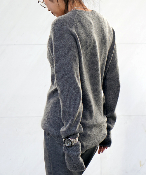 EVERYDAY I LIKE.(エヴリディアイライク)の「カシミヤロングリブプルオーバー(ニット/セーター・レディース・チャコールグレー/ブラック・FREE)」の3枚目の写真