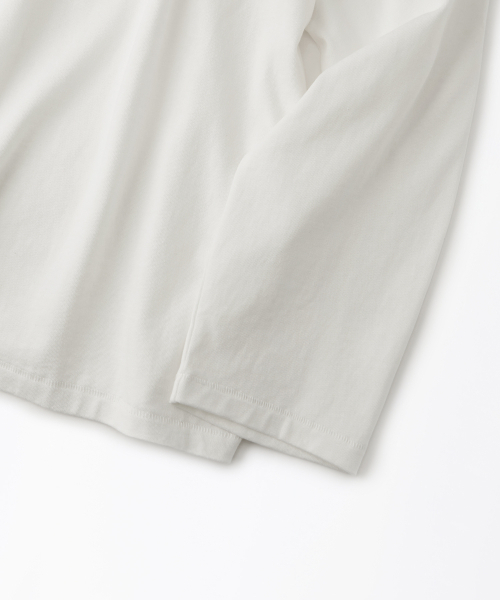 OUTSTANDING(アウトスタンディング)の「BASIC CREW NECK LONG SLEEVE TEE_OFF WHITE(Tシャツ/カットソー・メンズ・その他・MEDIUM/LARGE/SMALL)」の4枚目の写真