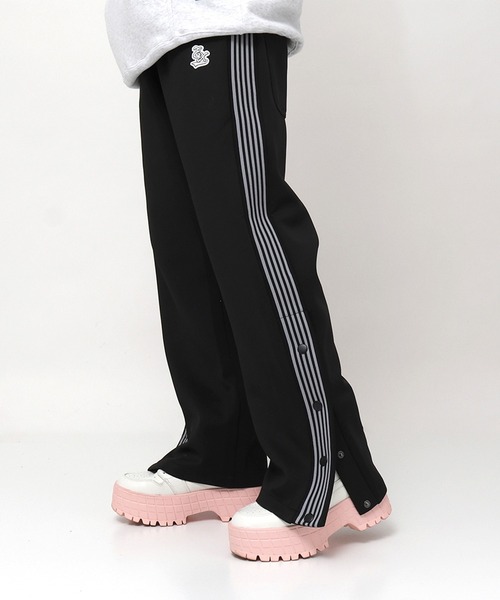 EXAMPLE（エグザンプル）の「EXAMPLE TRACK JERSEY SIDE BUTTONS PANTS（その他パンツ・メンズ・ブラック/ブルー・XL/L/M）」の7枚目の写真