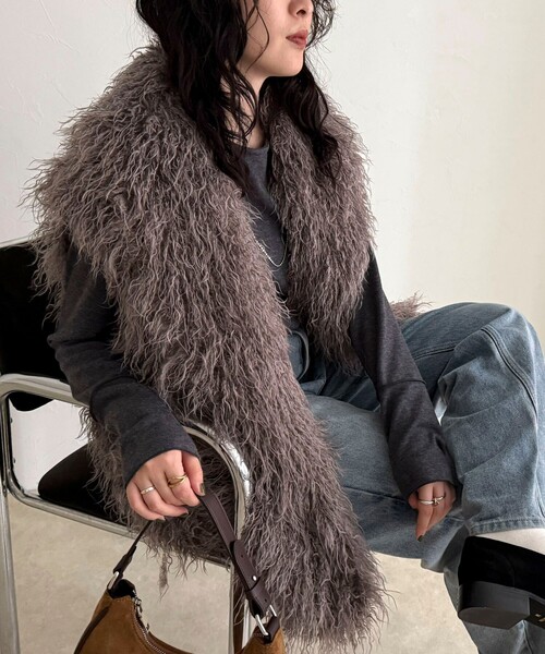 fredy emue（フレディエミュ）の「【LANCER CLOTHING CORPORATION】LONG FUR VEST（ベスト・レディース・ライトグレー/ベージュ・38）」の2枚目の写真