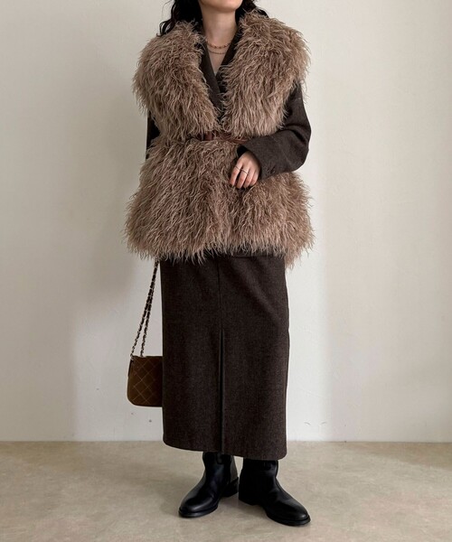 fredy emue（フレディエミュ）の「【LANCER CLOTHING CORPORATION】LONG FUR VEST（ベスト・レディース・ライトグレー/ベージュ・38）」の3枚目の写真