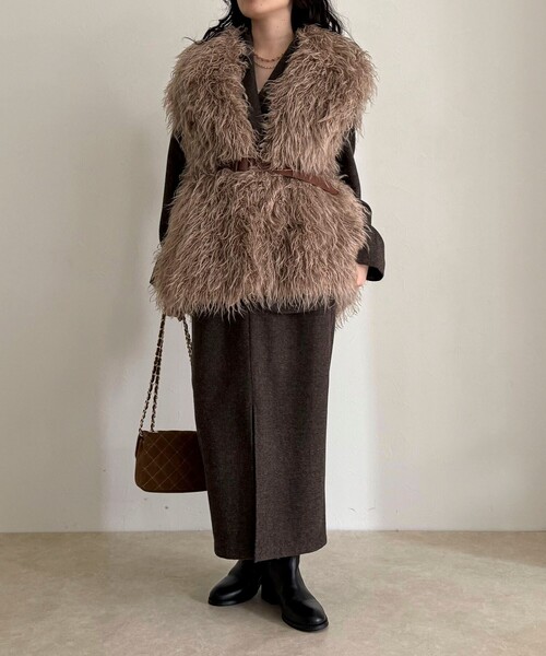 fredy emue（フレディエミュ）の「【LANCER CLOTHING CORPORATION】LONG FUR VEST（ベスト・レディース・ライトグレー/ベージュ・38）」の4枚目の写真