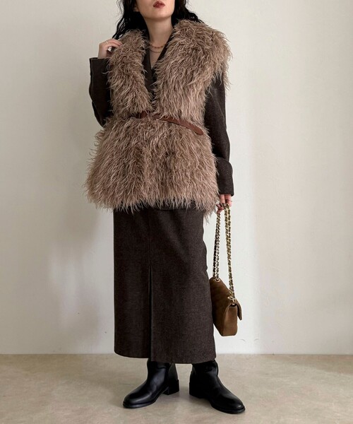 fredy emue（フレディエミュ）の「【LANCER CLOTHING CORPORATION】LONG FUR VEST（ベスト・レディース・ライトグレー/ベージュ・38）」の6枚目の写真
