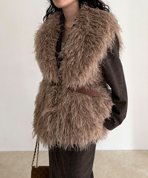 fredy emue（フレディエミュ）の「【LANCER CLOTHING CORPORATION】LONG FUR VEST（ベスト・レディース・ライトグレー/ベージュ・38）」の7枚目の写真