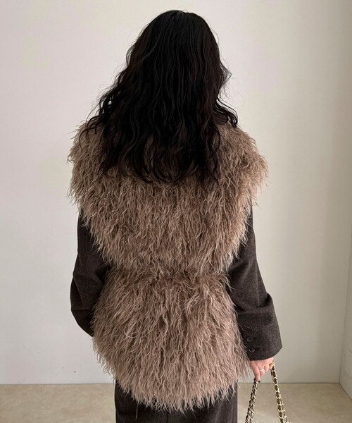 fredy emue（フレディエミュ）の「【LANCER CLOTHING CORPORATION】LONG FUR VEST（ベスト・レディース・ライトグレー/ベージュ・38）」の8枚目の写真