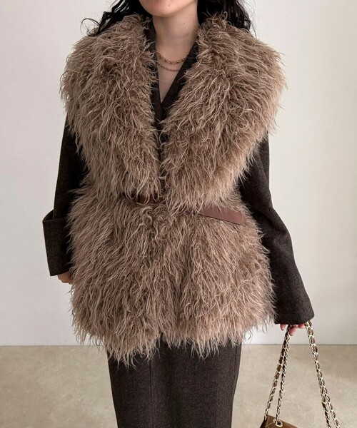 fredy emue（フレディエミュ）の「【LANCER CLOTHING CORPORATION】LONG FUR VEST（ベスト・レディース・ライトグレー/ベージュ・38）」の9枚目の写真