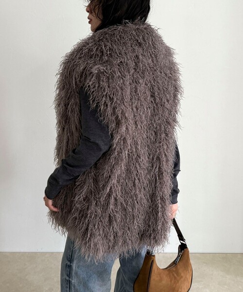 fredy emue（フレディエミュ）の「【LANCER CLOTHING CORPORATION】LONG FUR VEST（ベスト・レディース・ライトグレー/ベージュ・38）」の17枚目の写真