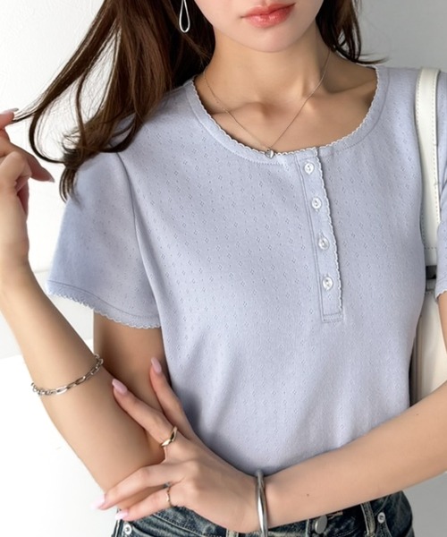 mily bilet（ミウィビレット）の「【mily bilet】飾らないのに、なんだか可愛い。パターンメッシュ素材配色スカラップヘンリーネックTシャツ（半袖）（Tシャツ/カットソー・レディース・ブラック/アイボリー/ブルー・LARGE/MEDIUM/SMALL/X-LARGE）」の15枚目の写真