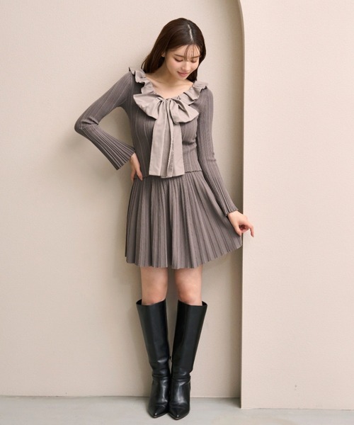 SNIDEL（スナイデル）の「フリルボウタイセットアップ（ワンピース・レディース・ネイビー/アイボリー/グレイッシュベージュ・F）」の10枚目の写真