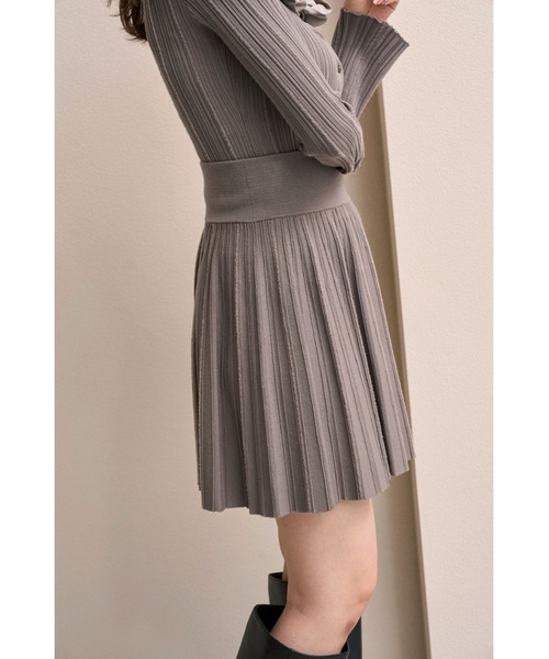 SNIDEL（スナイデル）の「フリルボウタイセットアップ（ワンピース・レディース・ネイビー/アイボリー/グレイッシュベージュ・F）」の4枚目の写真