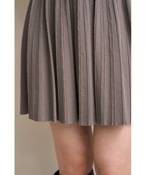 SNIDEL（スナイデル）の「フリルボウタイセットアップ（ワンピース・レディース・ネイビー/アイボリー/グレイッシュベージュ・F）」の6枚目の写真