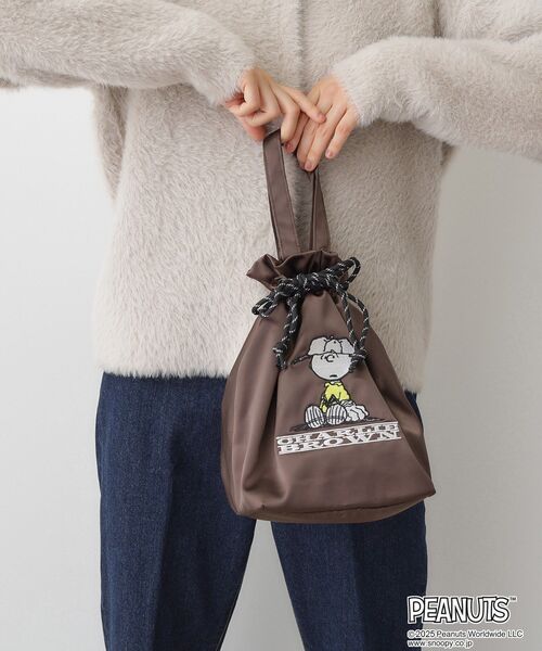 Dessin(デッサン)の「PEANUTSサテン巾着トートBAG(トートバッグ・レディース・ダークブラウン/ブラック・00)」の2枚目の写真