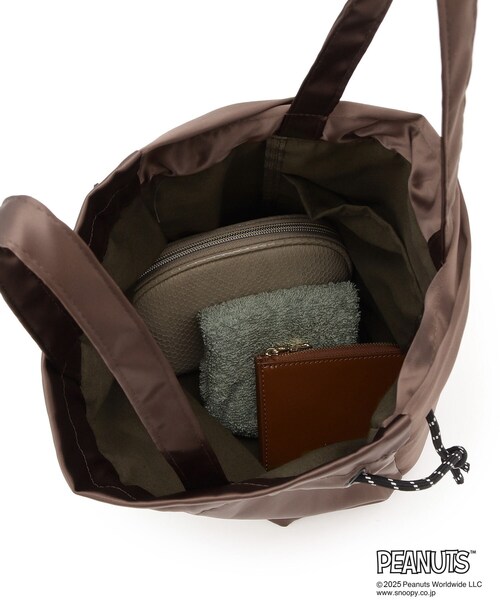 Dessin(デッサン)の「PEANUTSサテン巾着トートBAG(トートバッグ・レディース・ダークブラウン/ブラック・00)」の5枚目の写真