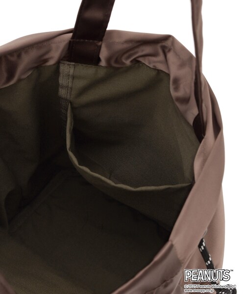 Dessin(デッサン)の「PEANUTSサテン巾着トートBAG(トートバッグ・レディース・ダークブラウン/ブラック・00)」の6枚目の写真