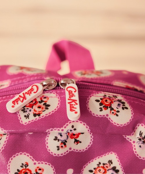Cath Kidston（キャスキッドソン）の「キッズ クラシック バックパック Lace Hearts（バックパック/リュック・キッズ・その他・FREE）」の2枚目の写真
