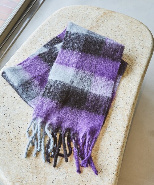 green label relaxing（グリーンレーベルリラクシング）の「GLR ブラッシュド ブロック マフラー（マフラー・メンズ・グレー系/パープル/ダークブラウン・FREE）」の3枚目の写真