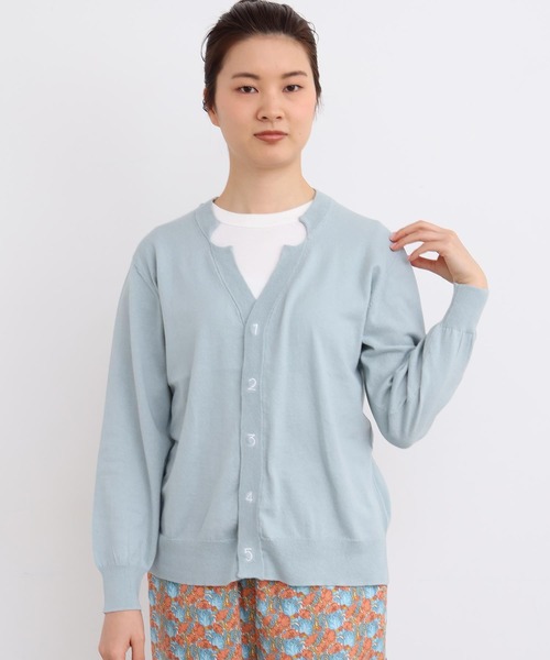 I am I in fact...（アイアムアイインファクト）の「コットン数字刺繍　Vカーディガン（カーディガン/ボレロ・レディース・イエロー/ピンク/サックスブルー/チャコールグレー/グレー・FREE）」の4枚目の写真