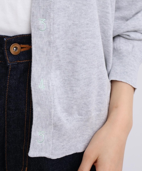 I am I in fact...（アイアムアイインファクト）の「コットン数字刺繍　Vカーディガン（カーディガン/ボレロ・レディース・イエロー/ピンク/サックスブルー/チャコールグレー/グレー・FREE）」の20枚目の写真