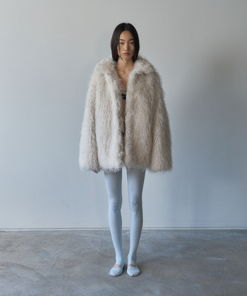 LETOILE(レトワール)の「OVERSIZED FUR JACKET_IVORY(ムートンコート・レディース・アイボリー・FREE)」の2枚目の写真