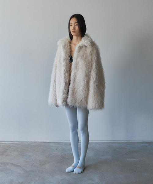 LETOILE(レトワール)の「OVERSIZED FUR JACKET_IVORY(ムートンコート・レディース・アイボリー・FREE)」の3枚目の写真