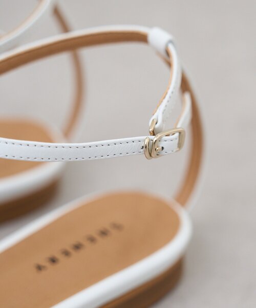 SHENERY(シーナリー)の「ポインテッドサンダル(サンダル・レディース・ブラック/ホワイト・37/36/38)」の8枚目の写真