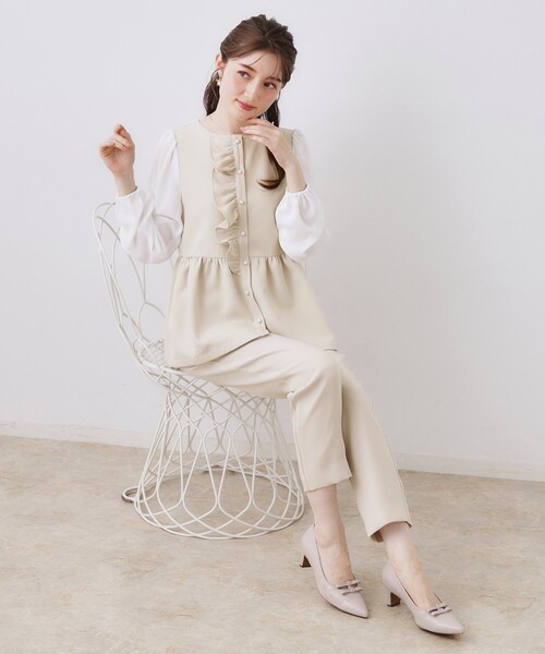 couture brooch(クチュールブローチ)の「【ハレの日・通勤】パール調釦テーパードパンツ(その他パンツ・レディース・ネイビー/ナチュラル・36/38/40/42)」の8枚目の写真