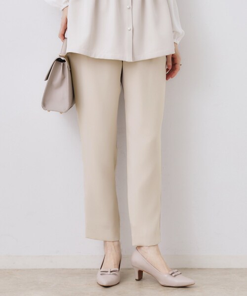 couture brooch(クチュールブローチ)の「【ハレの日・通勤】パール調釦テーパードパンツ(その他パンツ・レディース・ネイビー/ナチュラル・36/38/40/42)」の9枚目の写真