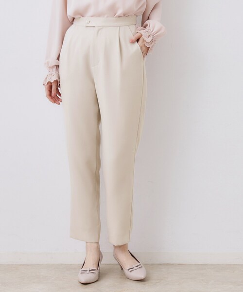 couture brooch(クチュールブローチ)の「【ハレの日・通勤】パール調釦テーパードパンツ(その他パンツ・レディース・ネイビー/ナチュラル・36/38/40/42)」の10枚目の写真