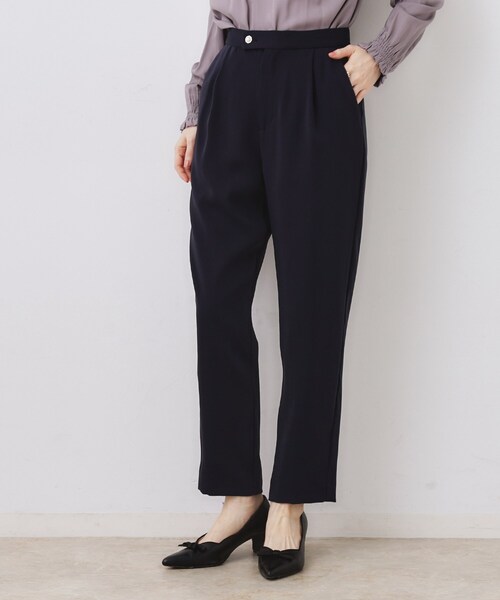 couture brooch(クチュールブローチ)の「【ハレの日・通勤】パール調釦テーパードパンツ(その他パンツ・レディース・ネイビー/ナチュラル・36/38/40/42)」の16枚目の写真