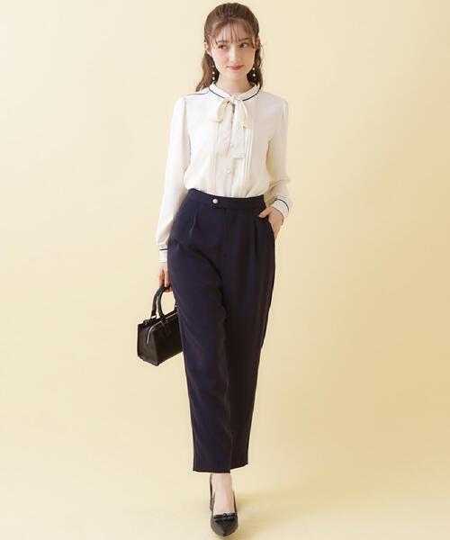 couture brooch(クチュールブローチ)の「【ハレの日・通勤】パール調釦テーパードパンツ(その他パンツ・レディース・ネイビー/ナチュラル・36/38/40/42)」の19枚目の写真