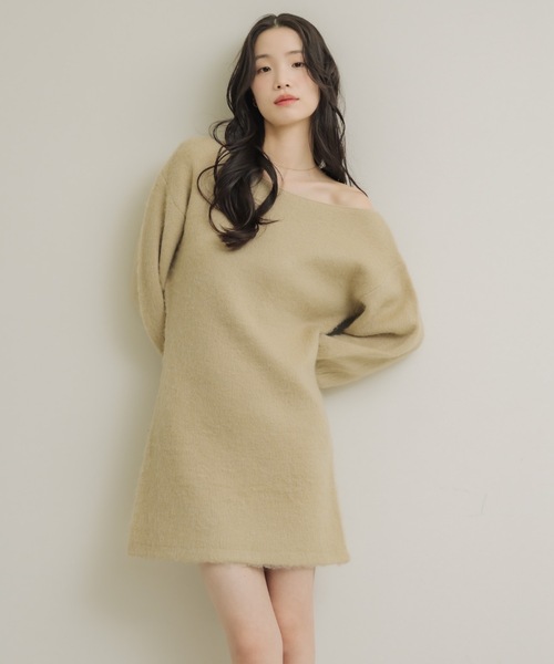 NEUNA（ヌナ）の「ワンショルニットミニワンピ（ワンピース・レディース・ベージュ/ダークブラウン/アイボリー・FREE）」の3枚目の写真