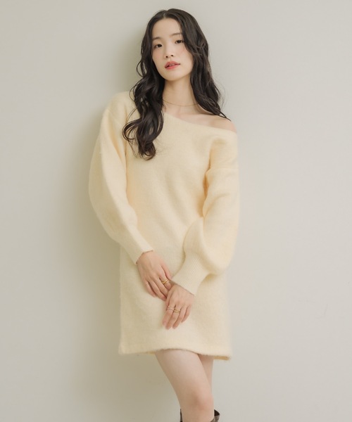 NEUNA（ヌナ）の「ワンショルニットミニワンピ（ワンピース・レディース・ベージュ/ダークブラウン/アイボリー・FREE）」の2枚目の写真