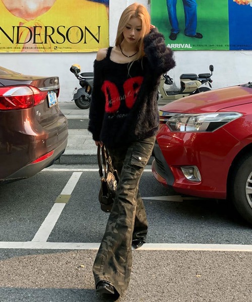 NANEA(ナネア)の「迷彩柄ポケットデザインフレアパンツ(デニムパンツ・レディース・カモフラージュ・X-LARGE/LARGE/MEDIUM/SMALL/X-SMALL)」の4枚目の写真