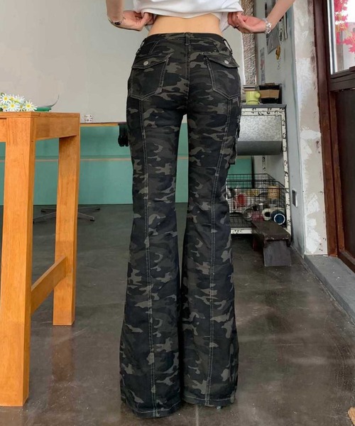 NANEA(ナネア)の「迷彩柄ポケットデザインフレアパンツ(デニムパンツ・レディース・カモフラージュ・X-LARGE/LARGE/MEDIUM/SMALL/X-SMALL)」の15枚目の写真