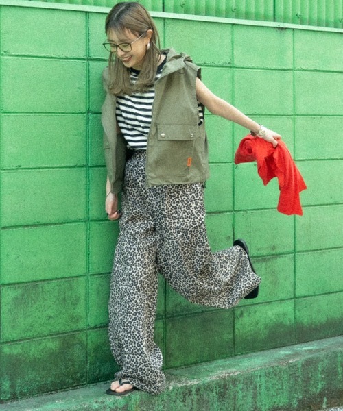 UNIVERSAL OVERALL（ユニバーサルオーバーオール）の「【WEB先行予約】[UNIVERSAL OVERALL/ユニバーサルオーバーオール] 別注 総柄イージーワイドパンツ（その他パンツ・レディース・ブラック系/ブラック/グリーン/ネイビー/ベージュ・F）」の20枚目の写真