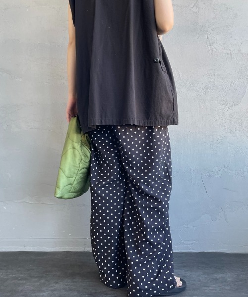 UNIVERSAL OVERALL（ユニバーサルオーバーオール）の「【WEB先行予約】[UNIVERSAL OVERALL/ユニバーサルオーバーオール] 別注 総柄イージーワイドパンツ（その他パンツ・レディース・ブラック系/ブラック/グリーン/ネイビー/ベージュ・F）」の10枚目の写真