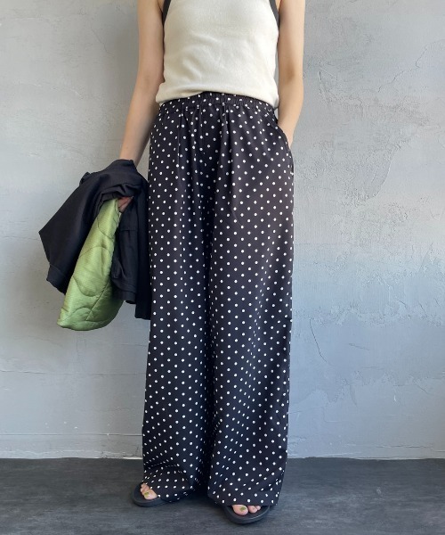 UNIVERSAL OVERALL（ユニバーサルオーバーオール）の「【WEB先行予約】[UNIVERSAL OVERALL/ユニバーサルオーバーオール] 別注 総柄イージーワイドパンツ（その他パンツ・レディース・ブラック系/ブラック/グリーン/ネイビー/ベージュ・F）」の14枚目の写真