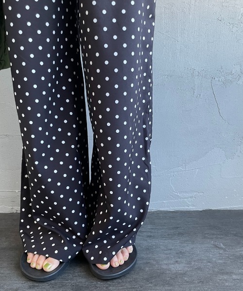 UNIVERSAL OVERALL（ユニバーサルオーバーオール）の「【WEB先行予約】[UNIVERSAL OVERALL/ユニバーサルオーバーオール] 別注 総柄イージーワイドパンツ（その他パンツ・レディース・ブラック系/ブラック/グリーン/ネイビー/ベージュ・F）」の19枚目の写真