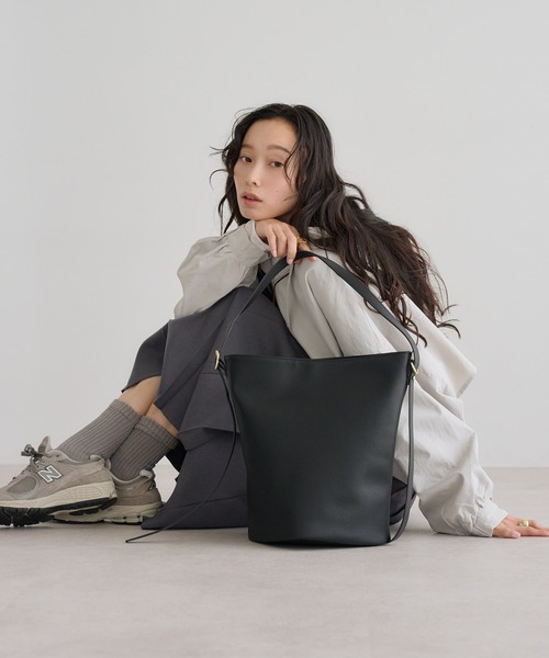 美品 soin ソワン 2way バケツバッグ A4対応 ブラック レザー セール】【牛革】2WAYワンハンドルバケツトートバッグ（トートバッグ