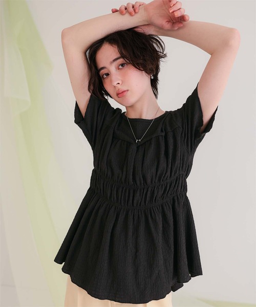 titivate(ティティベイト)の「シャーリングペプラムトップス(Tシャツ/カットソー・レディース・ブラウン/イエロー/アイボリー/ブラック・L/M/S)」の3枚目の写真