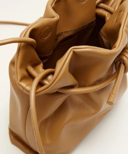 ADD CULUMN(アドカラム)の「【ADD CULUMN/アドカラム】巾着 ショルダーバッグ MORPH LONG SHLD(ショルダーバッグ・レディース・ブラウン/ライトイエロー/ブラック/アイボリー・FREE)」の22枚目の写真