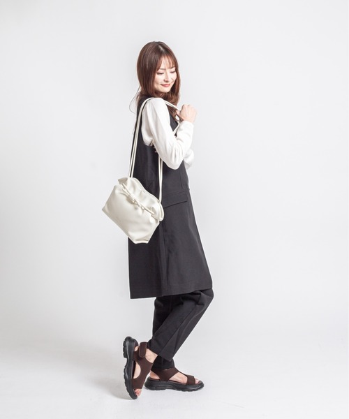 ADD CULUMN(アドカラム)の「【ADD CULUMN/アドカラム】巾着 ショルダーバッグ MORPH LONG SHLD(ショルダーバッグ・レディース・ブラウン/ライトイエロー/ブラック/アイボリー・FREE)」の7枚目の写真