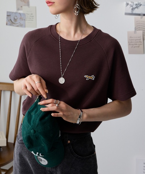 PENNEYS(ぺニーズ)の「PENNEYS/ペニーズ 別注 THE FOX ワンポイント刺繍 ラグランスリーブ ワッフル半袖Tシャツ(Tシャツ/カットソー・レディース・ブラック系/チャコールグレー/オフホワイト/ネイビー/ブラウン系/ワイン/ブラック/ライトグレー/イエロー・L/M)」の6枚目の写真