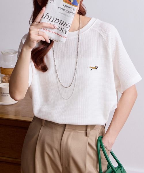 PENNEYS(ぺニーズ)の「PENNEYS/ペニーズ 別注 THE FOX ワンポイント刺繍 ラグランスリーブ ワッフル半袖Tシャツ(Tシャツ/カットソー・レディース・ブラック系/チャコールグレー/オフホワイト/ネイビー/ブラウン系/ワイン/ブラック/ライトグレー/イエロー・L/M)」の14枚目の写真