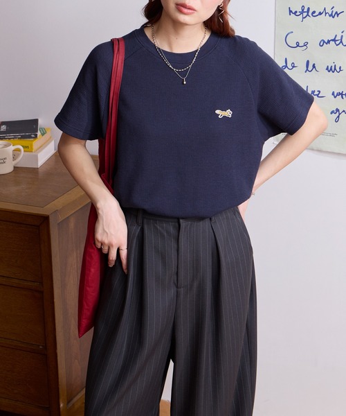 PENNEYS(ぺニーズ)の「PENNEYS/ペニーズ 別注 THE FOX ワンポイント刺繍 ラグランスリーブ ワッフル半袖Tシャツ(Tシャツ/カットソー・レディース・ブラック系/チャコールグレー/オフホワイト/ネイビー/ブラウン系/ワイン/ブラック/ライトグレー/イエロー・L/M)」の21枚目の写真