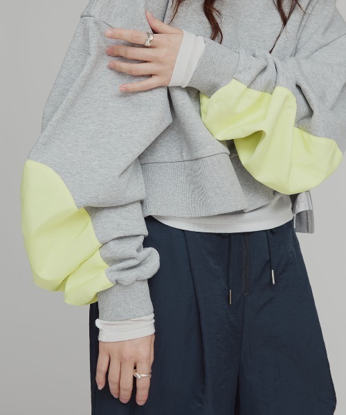 W:Huku（フーク）の「アームパッチ スウェット プルオーバー / Arm Patch Sweatshirt Pullover（スウェット・レディース・ブラック/杢グレー/オフホワイト・FREE）」の6枚目の写真