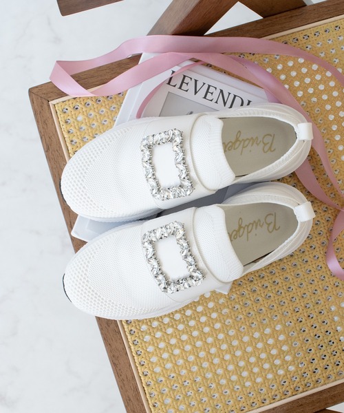Bridget Birkin(ブリジットバーキン)の「【Bridget Birkin】ビジューバックルニットスニーカー(565013)(スニーカー・レディース・ホワイト/ライトグレー/ブラック・S/LL/M/L)」の2枚目の写真