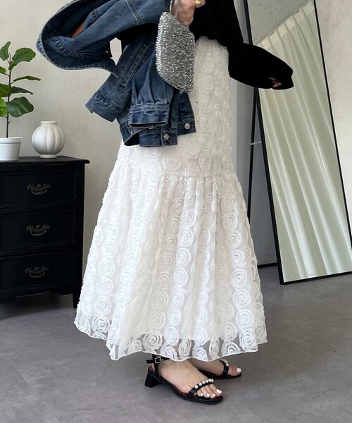 prose verse（プロズヴェール）の「3Dフラワーティアードスカート（スカート・レディース・ブラック/オフホワイト・MEDIUM/LARGE）」の11枚目の写真