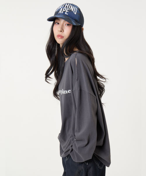 UNKNOWN PLANET(アンノウンプラネット)の「オフショルダーロゴロングスリーブTシャツチャコール(Tシャツ/カットソー・レディース・その他・FREE)」の11枚目の写真